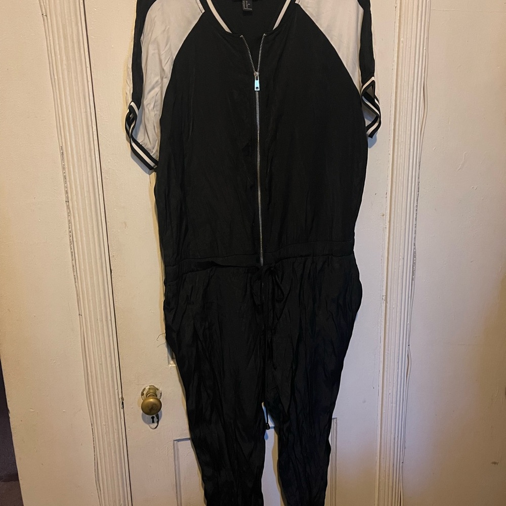 Black and off White Short-Sleeve Zip-Front Jumpsuit